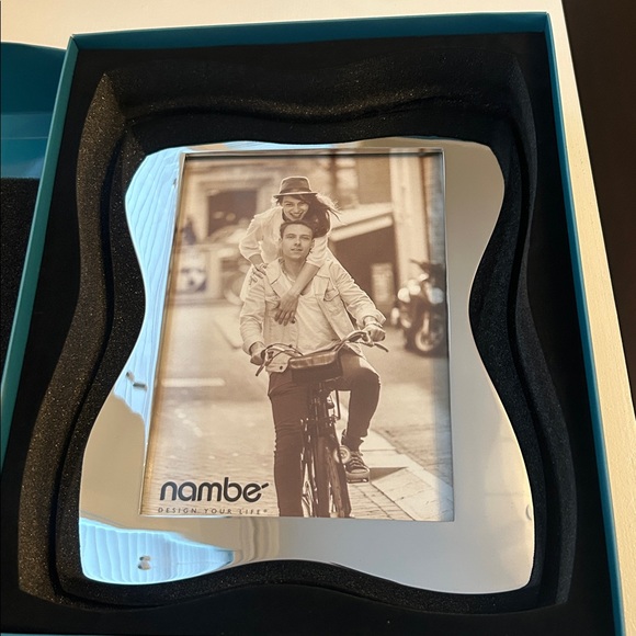 Nambe Bella Frame - Picture 2 of 5